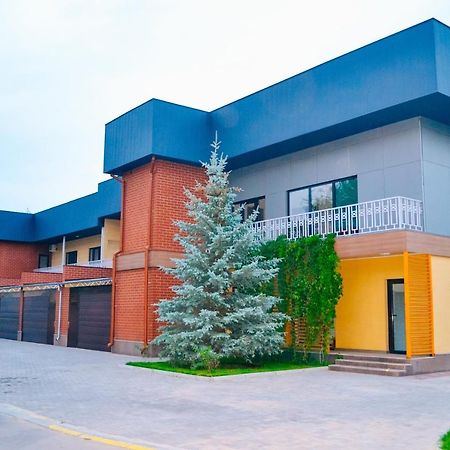 בישקק Gоlden Dragon Villa Hotel מראה חיצוני תמונה