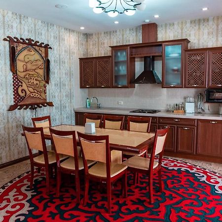 בישקק Gоlden Dragon Villa Hotel מראה חיצוני תמונה