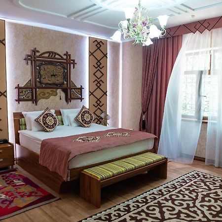 בישקק Gоlden Dragon Villa Hotel מראה חיצוני תמונה