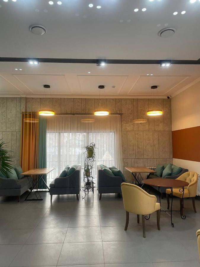 בישקק Gоlden Dragon Villa Hotel מראה חיצוני תמונה