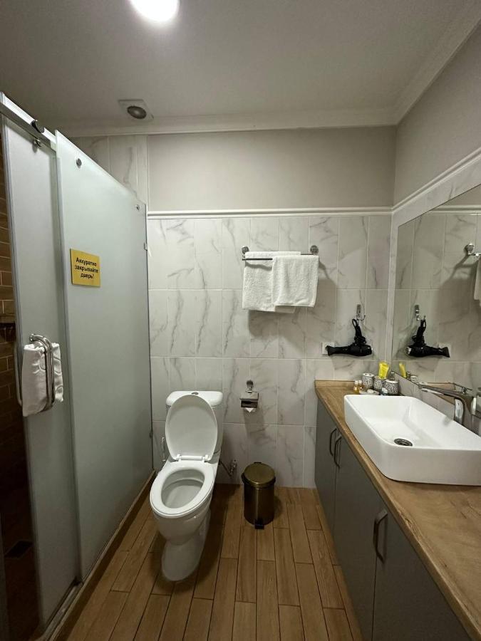 בישקק Gоlden Dragon Villa Hotel מראה חיצוני תמונה