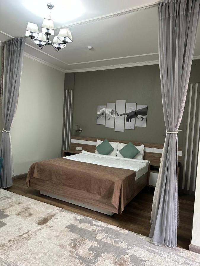 בישקק Gоlden Dragon Villa Hotel מראה חיצוני תמונה