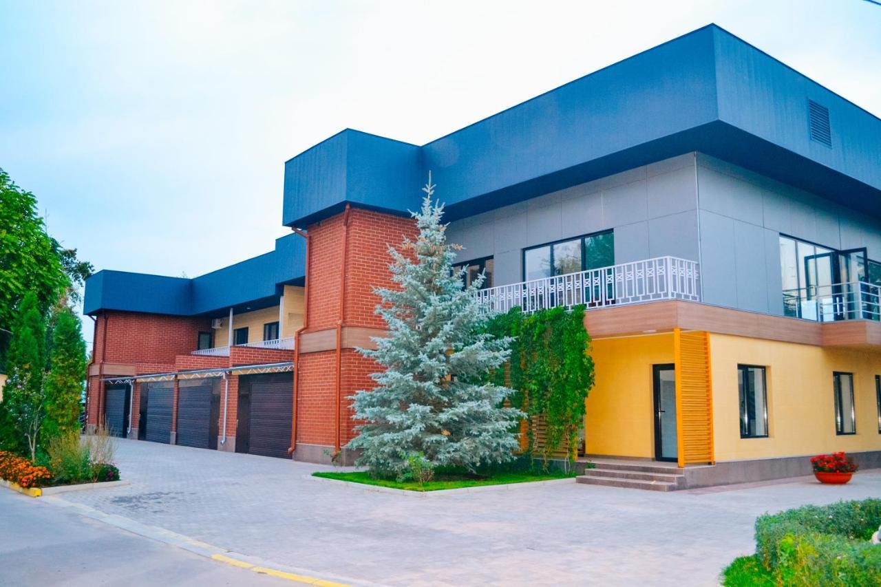 בישקק Gоlden Dragon Villa Hotel מראה חיצוני תמונה