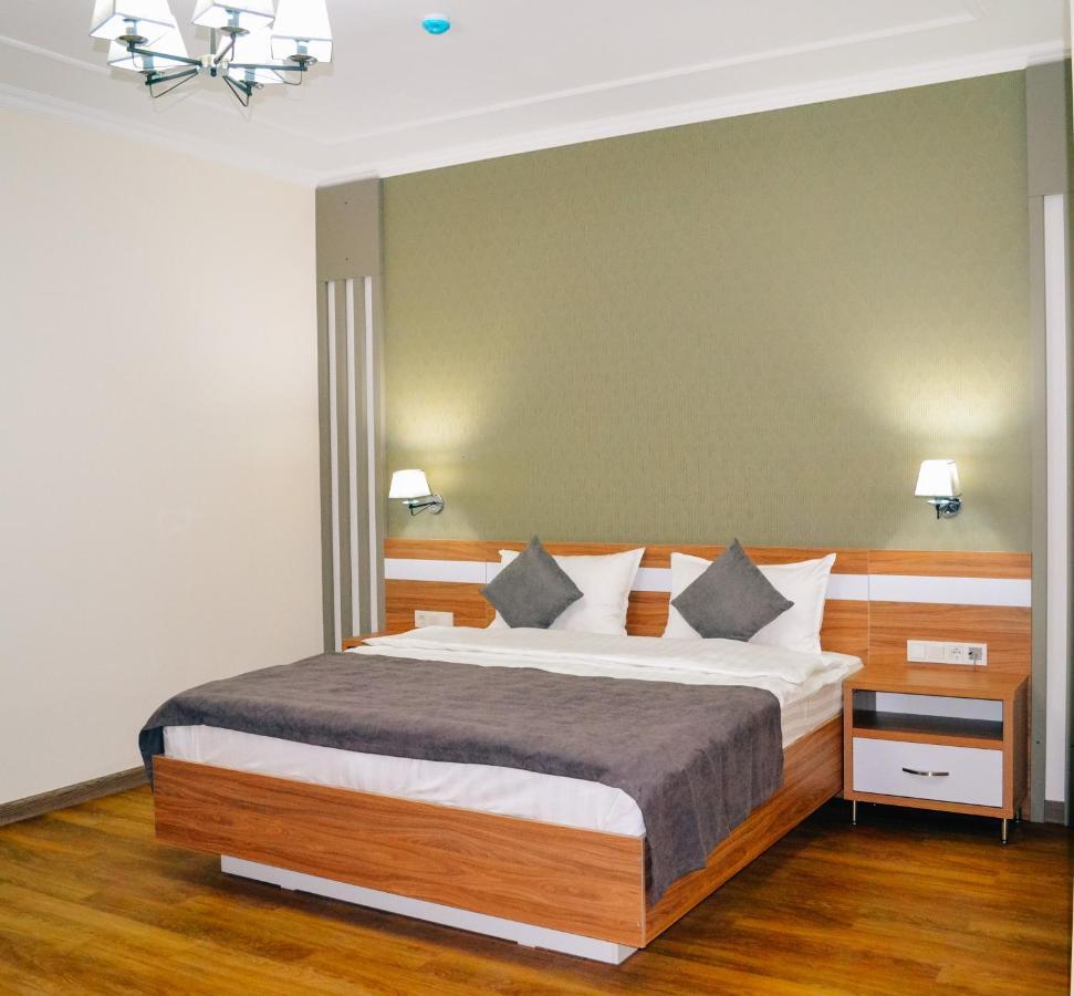 בישקק Gоlden Dragon Villa Hotel מראה חיצוני תמונה