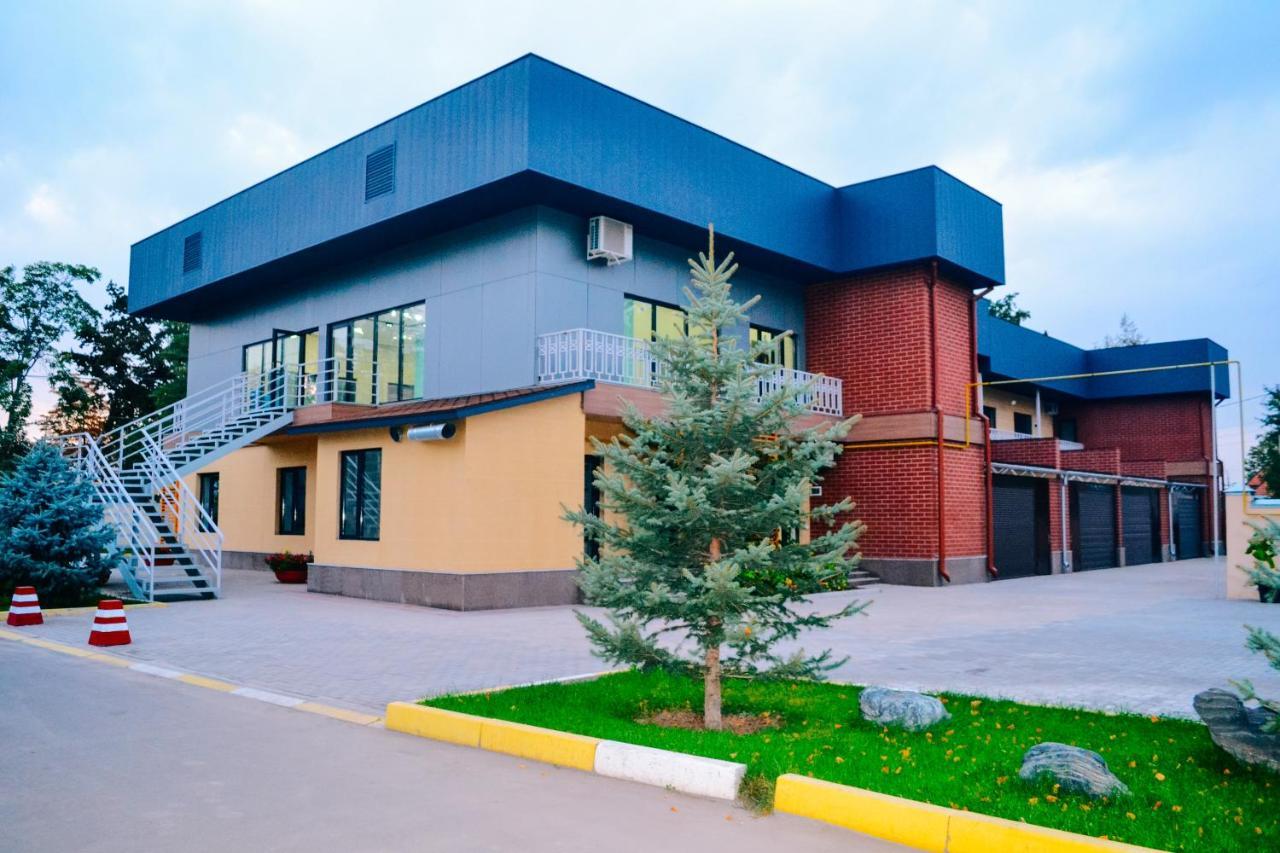 בישקק Gоlden Dragon Villa Hotel מראה חיצוני תמונה