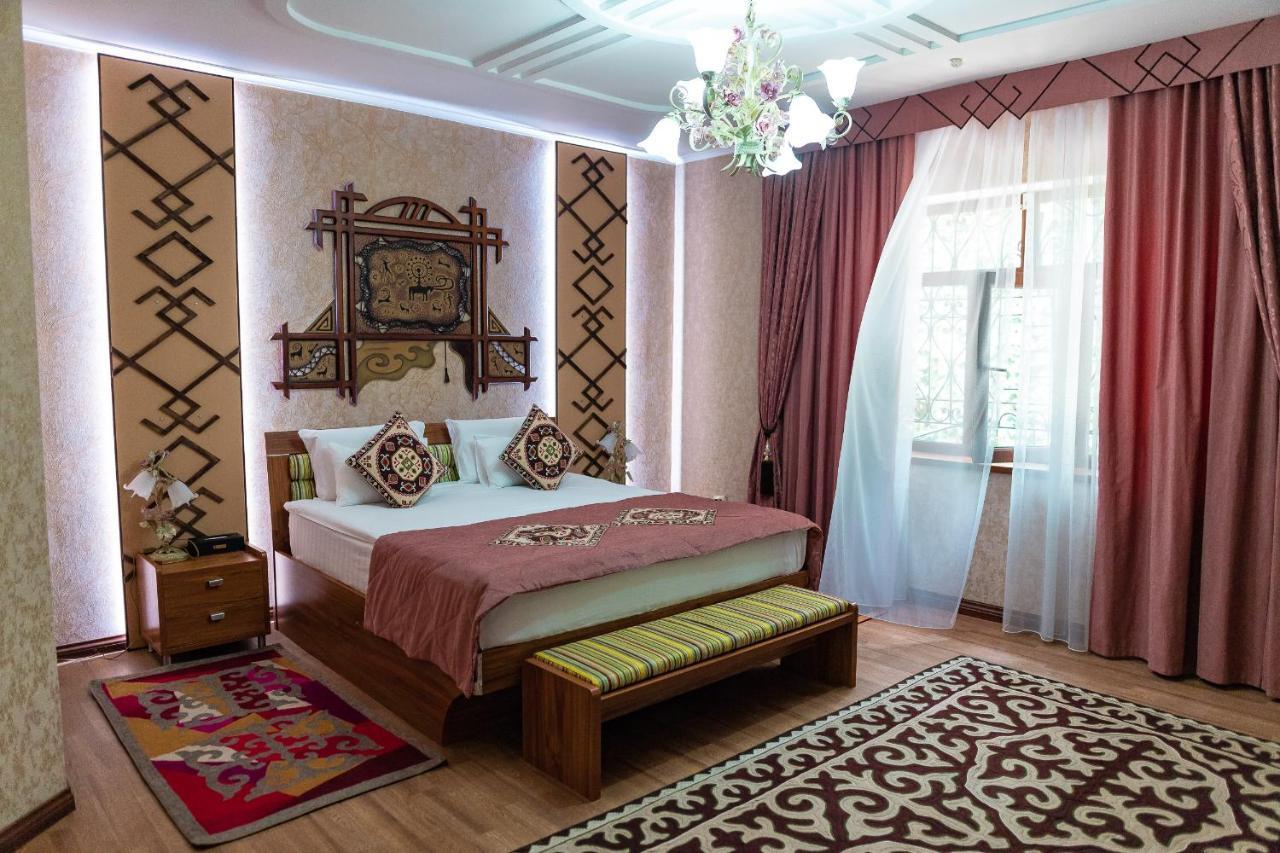 בישקק Gоlden Dragon Villa Hotel מראה חיצוני תמונה
