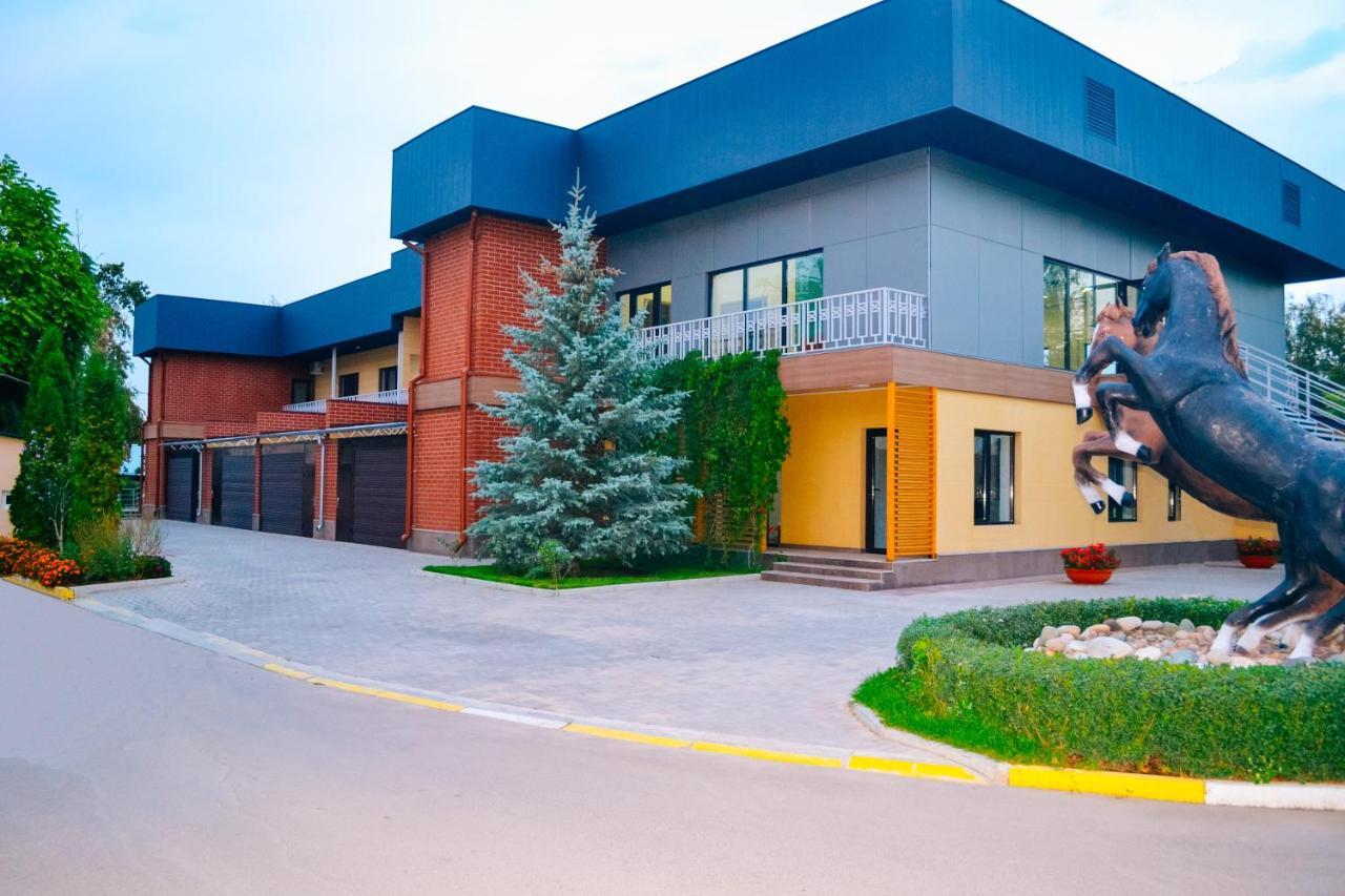 בישקק Gоlden Dragon Villa Hotel מראה חיצוני תמונה