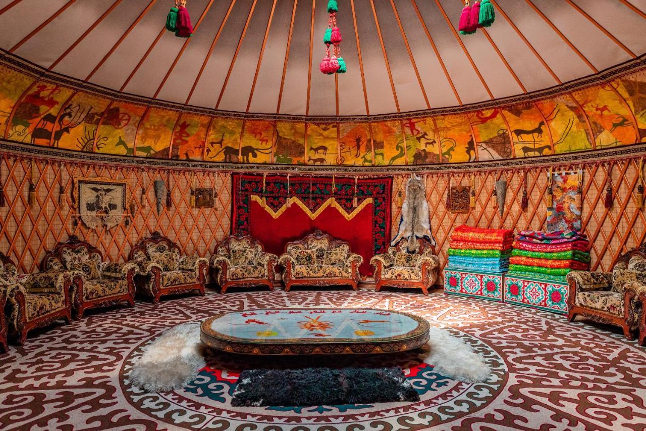בישקק Gоlden Dragon Villa Hotel מראה חיצוני תמונה