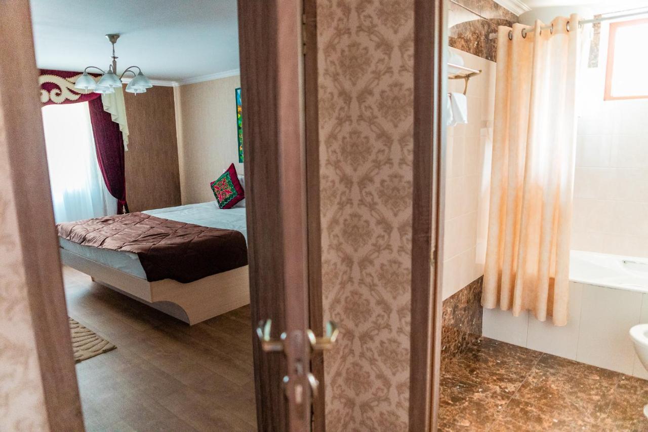 בישקק Gоlden Dragon Villa Hotel מראה חיצוני תמונה