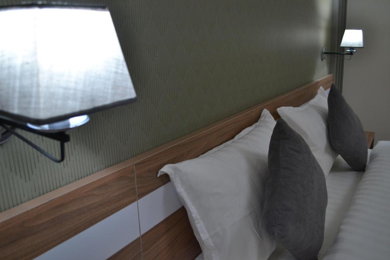 בישקק Gоlden Dragon Villa Hotel מראה חיצוני תמונה