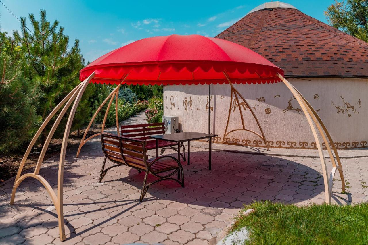 בישקק Gоlden Dragon Villa Hotel מראה חיצוני תמונה