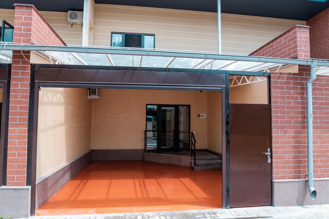 בישקק Gоlden Dragon Villa Hotel מראה חיצוני תמונה