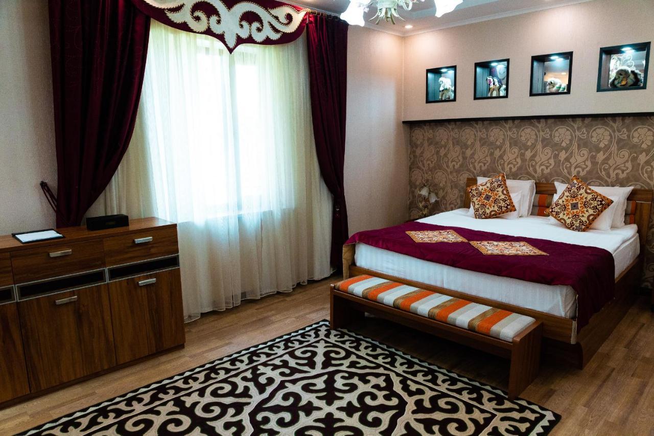 בישקק Gоlden Dragon Villa Hotel מראה חיצוני תמונה