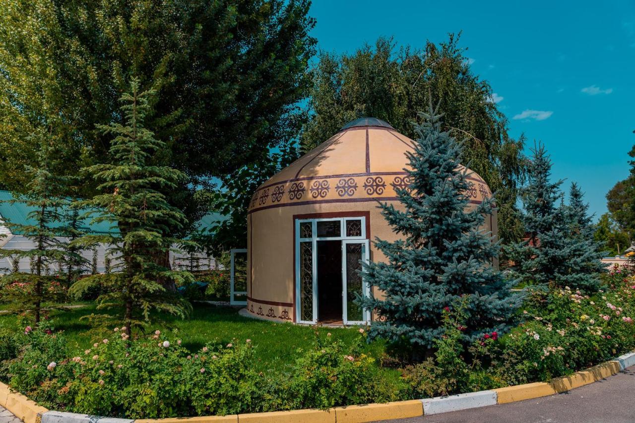 בישקק Gоlden Dragon Villa Hotel מראה חיצוני תמונה
