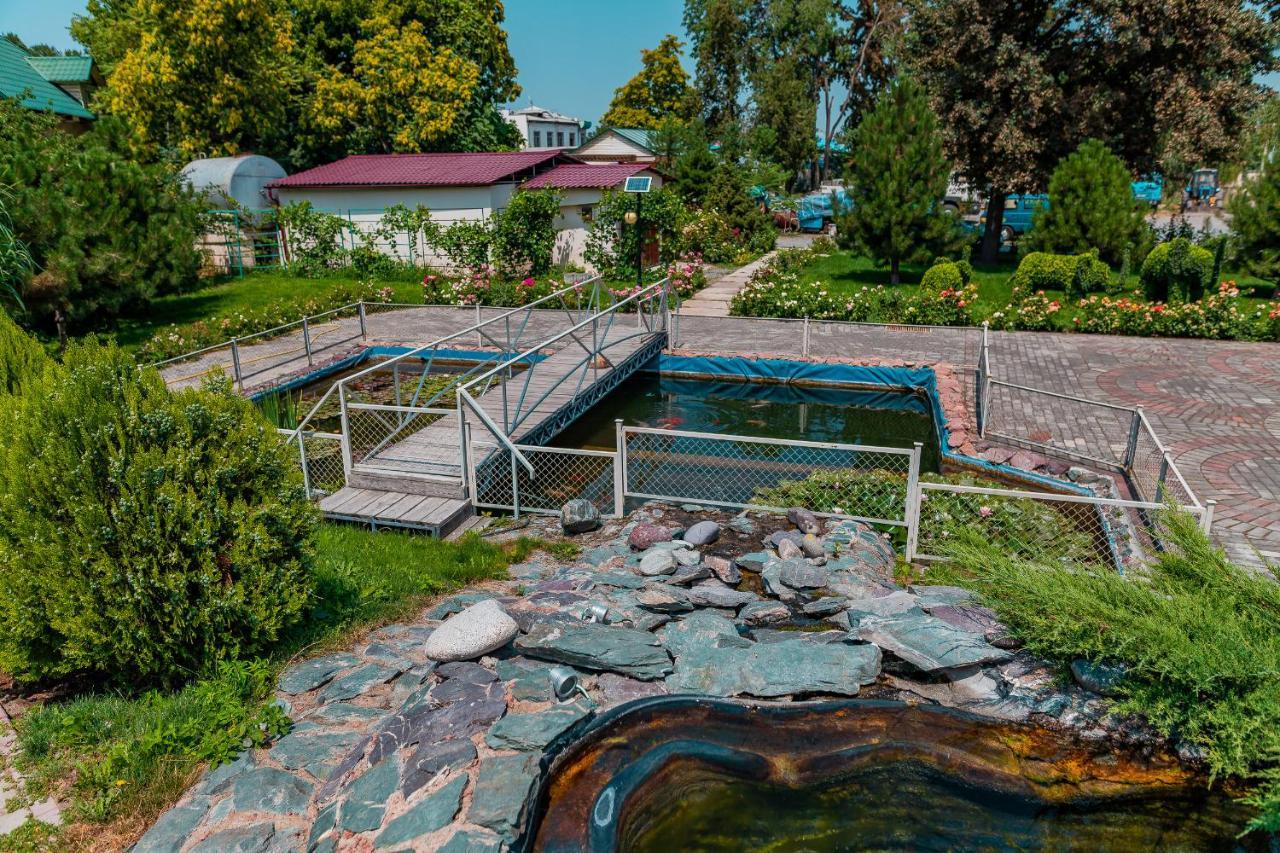 בישקק Gоlden Dragon Villa Hotel מראה חיצוני תמונה